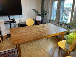 Grosser Esstisch / WG-Tisch aus Massivholz