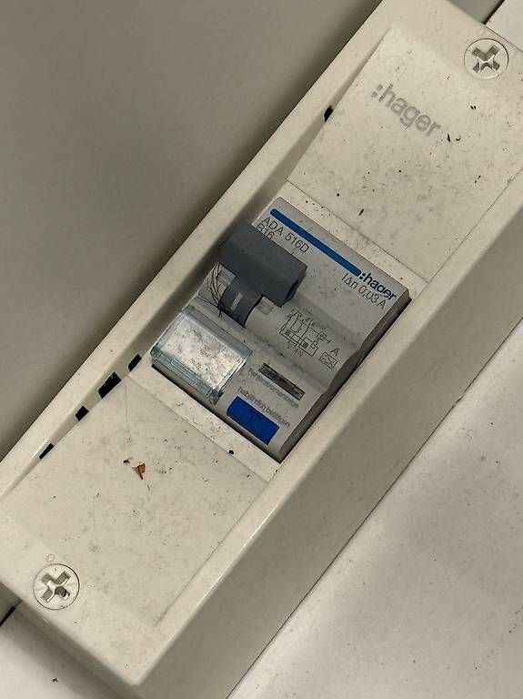 Allestimento di negozi e stand fieristici: Apple Store Verkaufstisch – Usato da Wilen (Sarnen) venduto da s.p.2.12 4