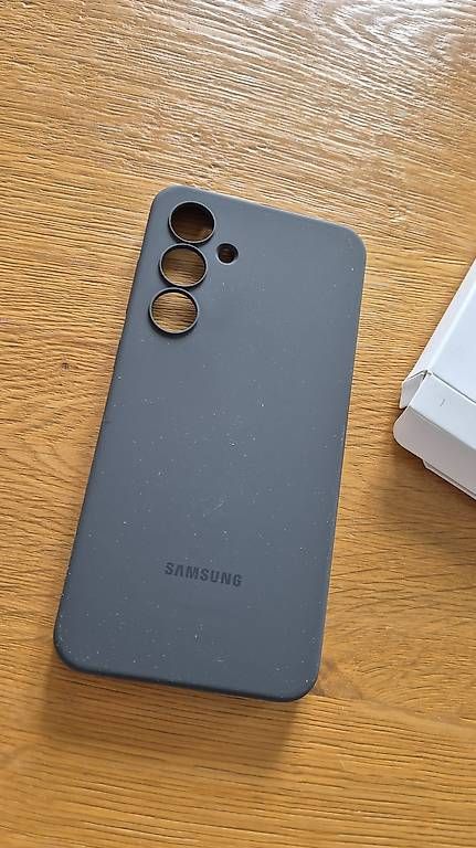 Cover & Protezioni schermo: Silicone case Galaxy S24 FE Samsung – Usato da Fontainemelon venduto da Lemayeu 2