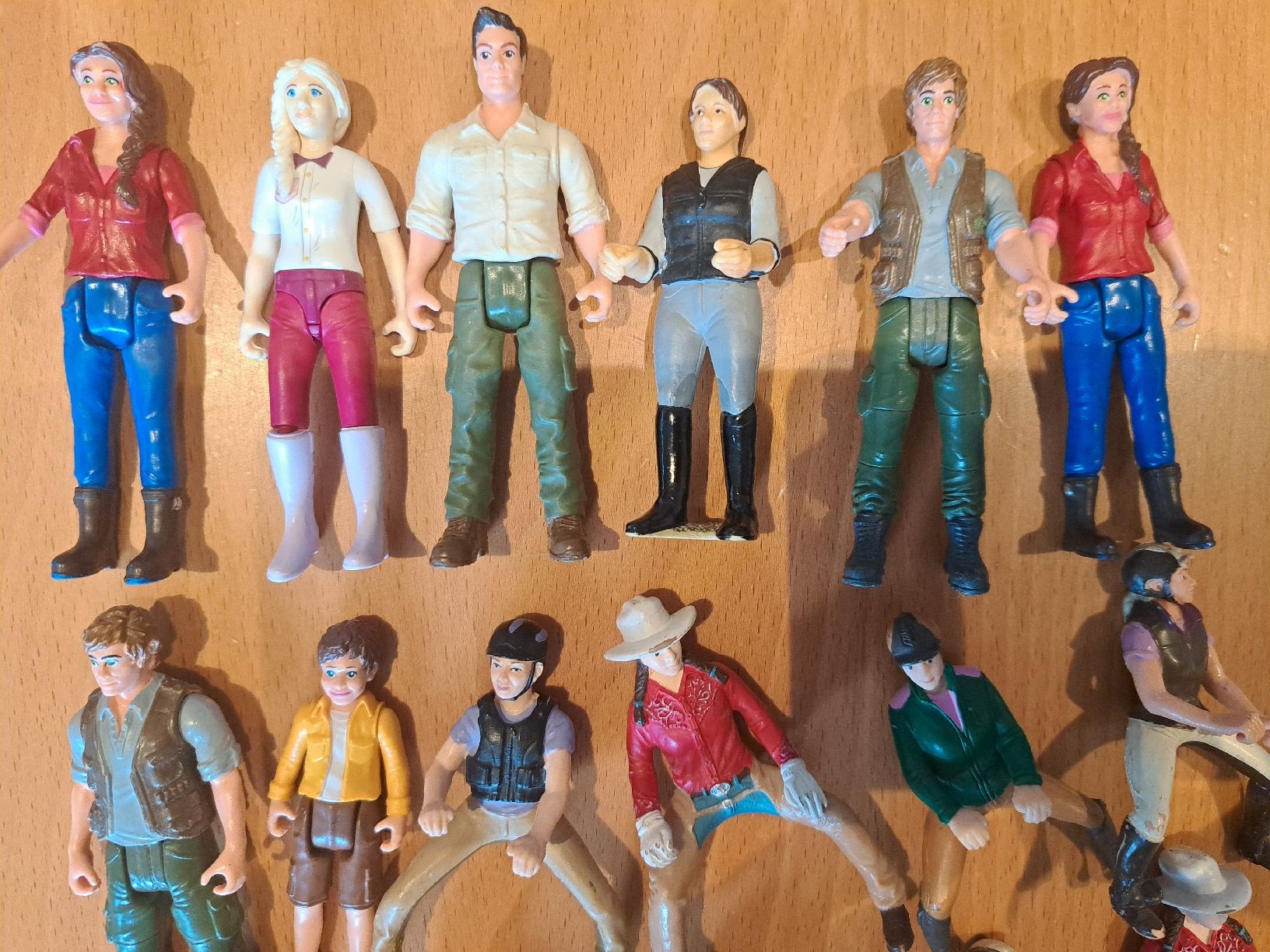 Schleich Giocattoli: 17 Schleich Figuren Menschen Reiter Pferd – Usato da bazenheid venduto da salerno007 1