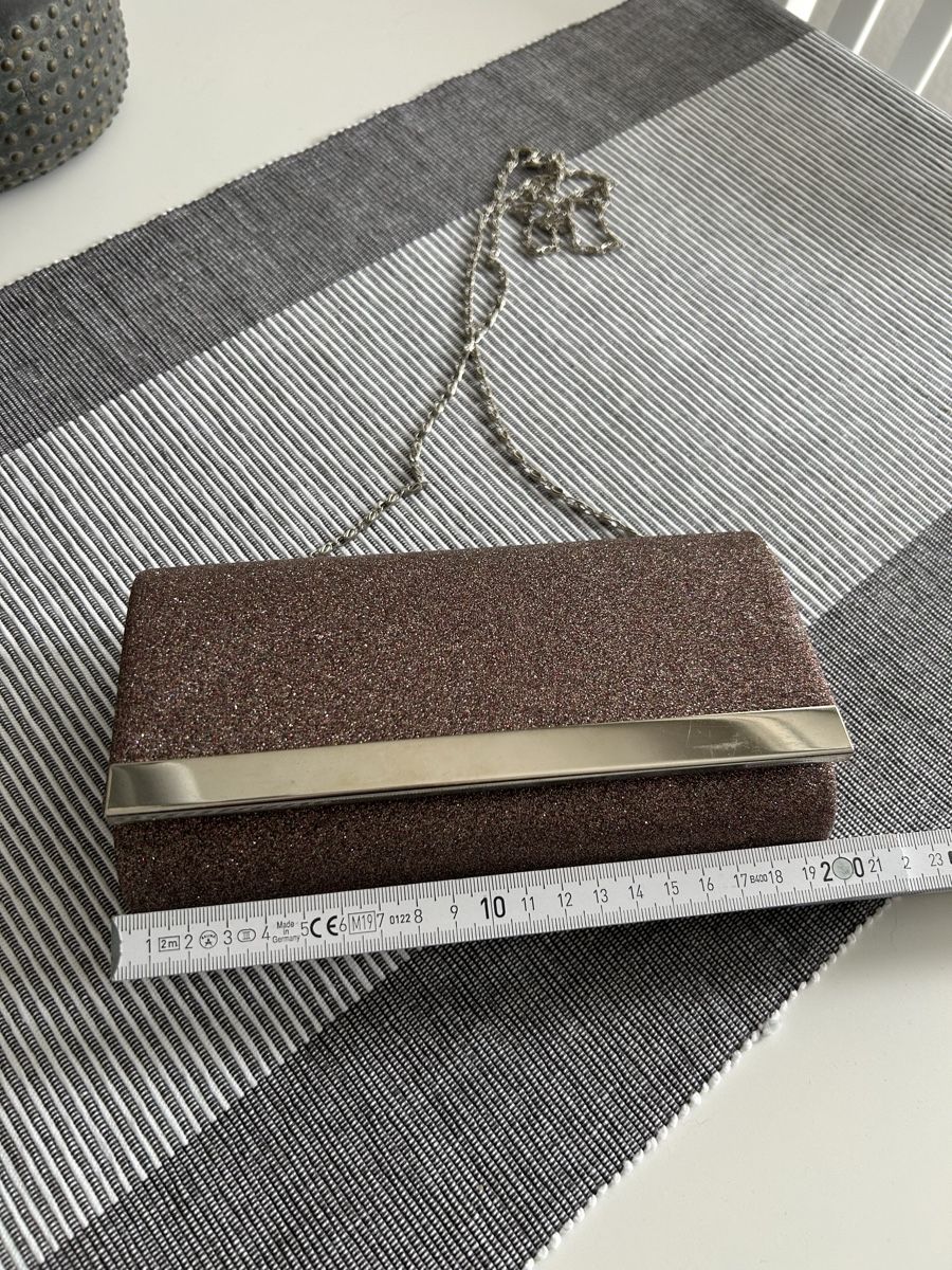 Borse da donna: Glitzernde Clutch mit silberner Schulterkette – Usato da Mägenwil venduto da afiloni84 6