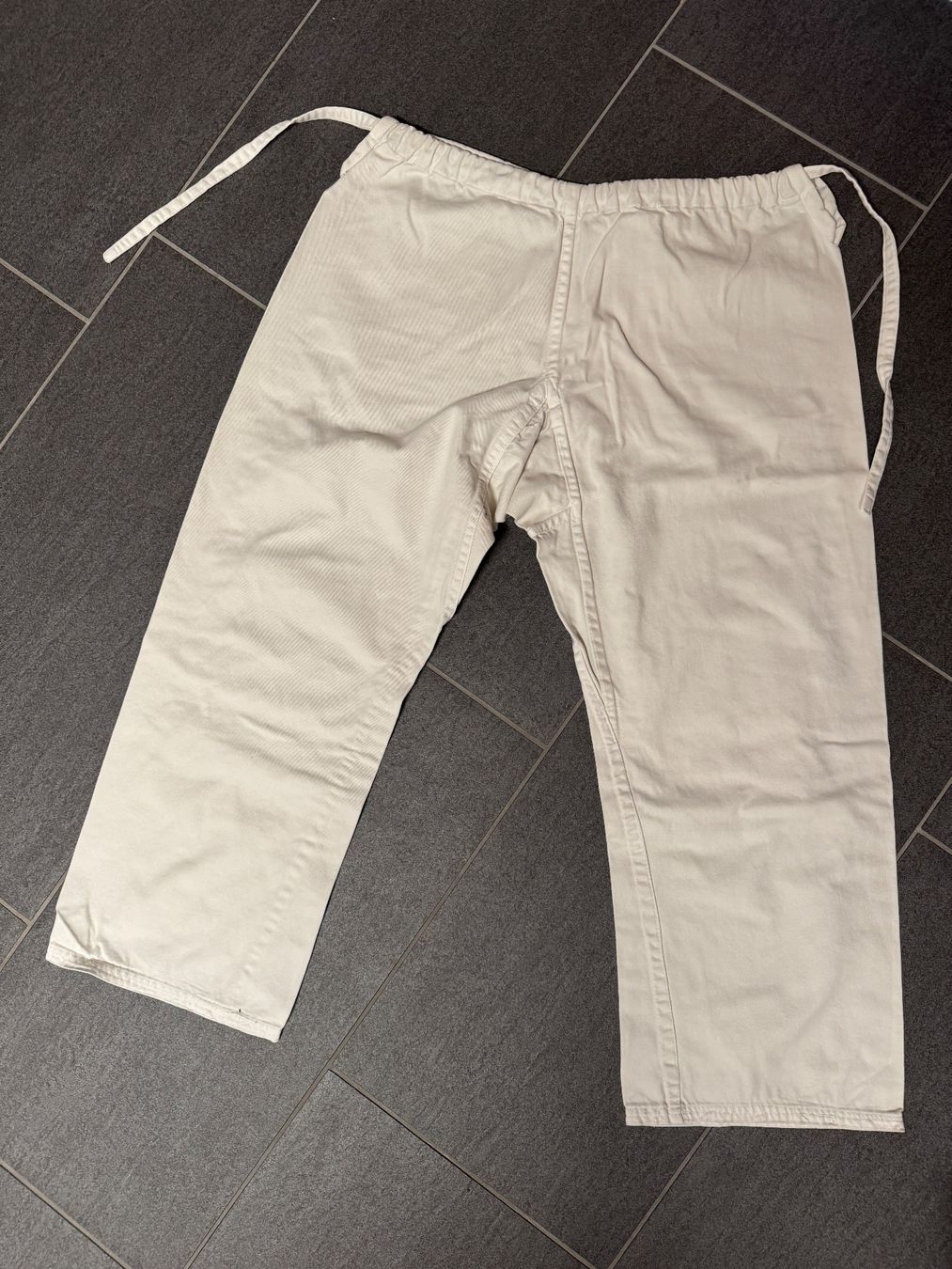 Lotti di vestiti: Karatekleidung, Gr. 160 – Usato da Illnau venduto da ani_5ykv 1