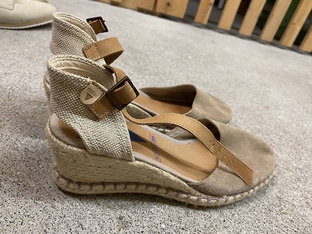Chaussures femmes: Keilabsatz Espadrilles Gr37 – D'occasion à Niederrohrdorf par nat_p7qz 1