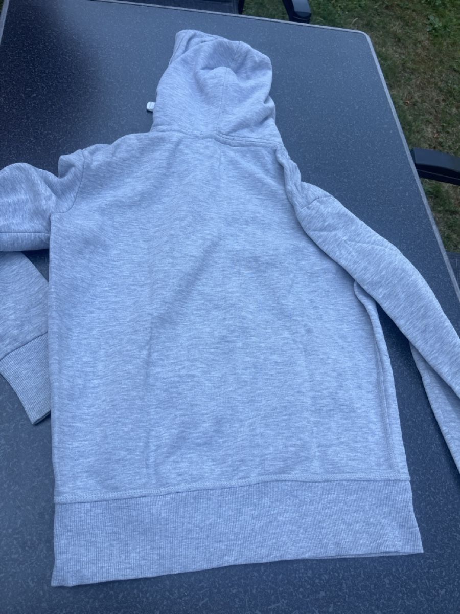 Superdry Giacche: Kapuzenpullover Superdry Grau Grösse S guter Zustand – Usato da Effretikon venduto da erbaeff 2