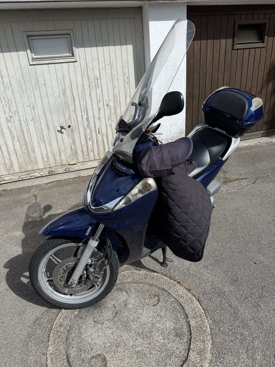 Honda Scooters: Honda SH 300i  – Gebraucht aus Ittigen von Guglu007