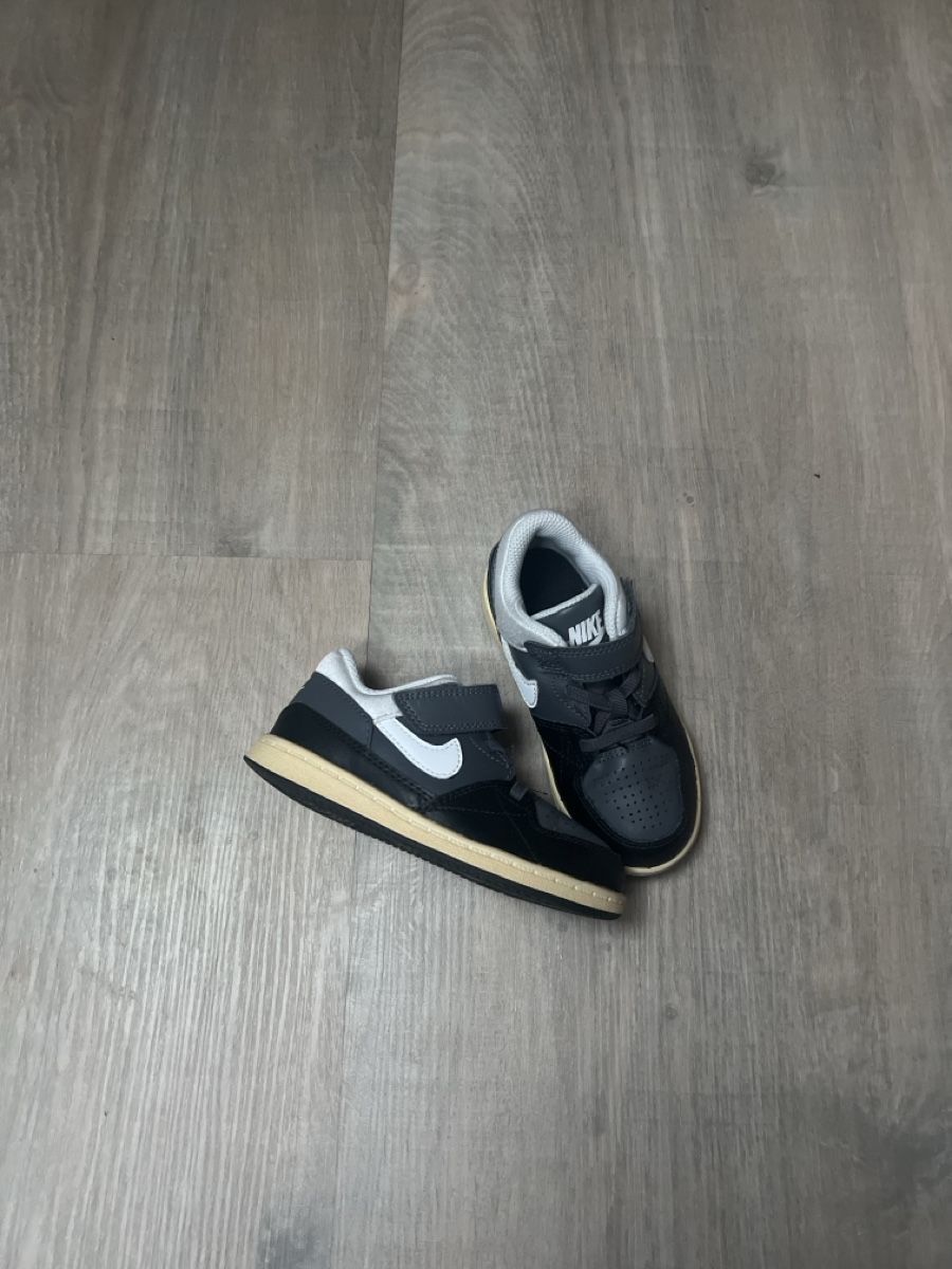 Nike Schuhe für Jungen: Nike Kinderschuhe 26 – Gebraucht aus Bachenbülach von Dana_Ondrasik 1
