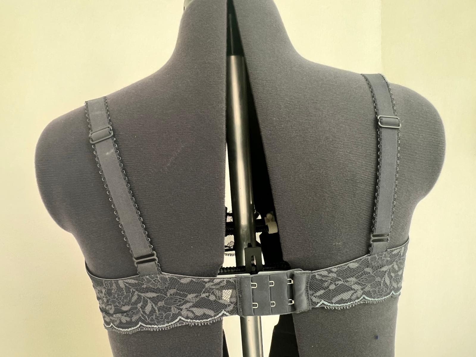 Triumph Autres dessous: Triumpf BH grau – D'occasion à Wettingen par Muda33 2