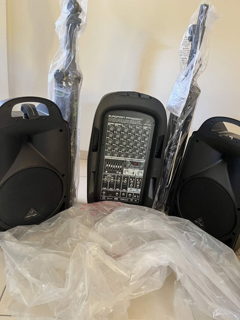 Behringer Casse acustiche: Enceintes Behringer PPA2000BT + Trépieds offerts – Nuovo (secondo la descrizione) da Reconvilier venduto da alp_2zrn