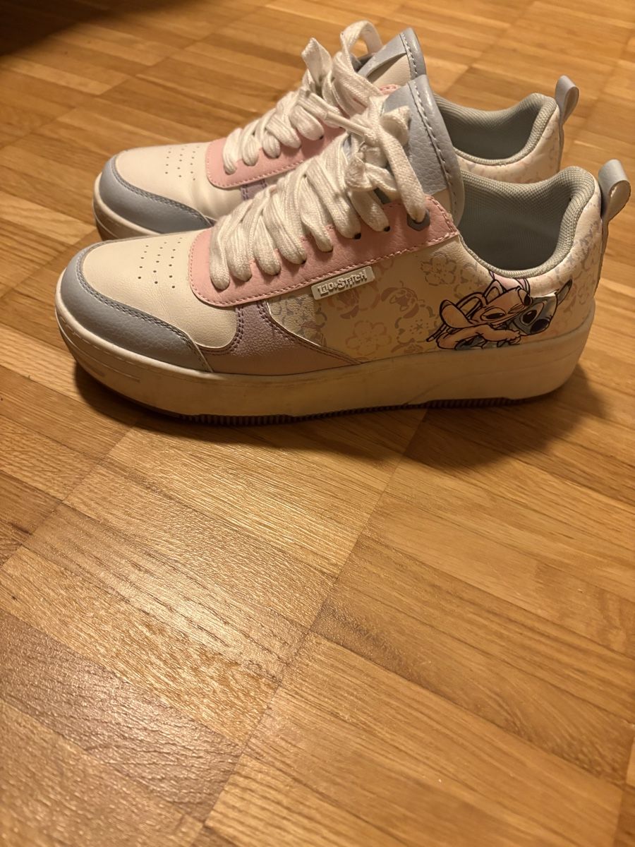 Pull&Bear Scarpe per ragazze: Scarpe snekers Disney Stitch Pull&Bear, Taglia 37 – Usato da Novazzano venduto da jen_hx8j 3