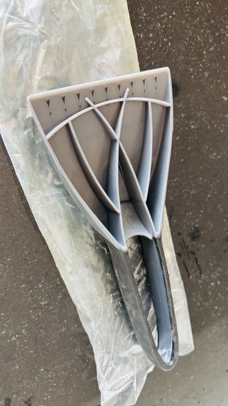 Maserati Tutti pezzi di ricambio auto: Original Fzg. Maserati Eiskratzer – Nuovo (secondo la descrizione) da Lengnau BE venduto da 4ConsultingSolutions 1