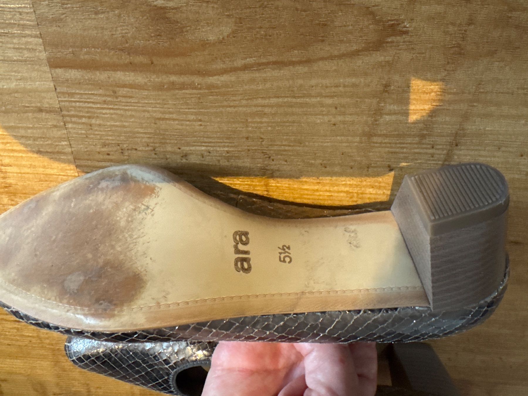 Damenschuhe: Silberne Ballerinas im Schlangenmuster – Gebraucht aus Vella von Buendnersteinbock 2