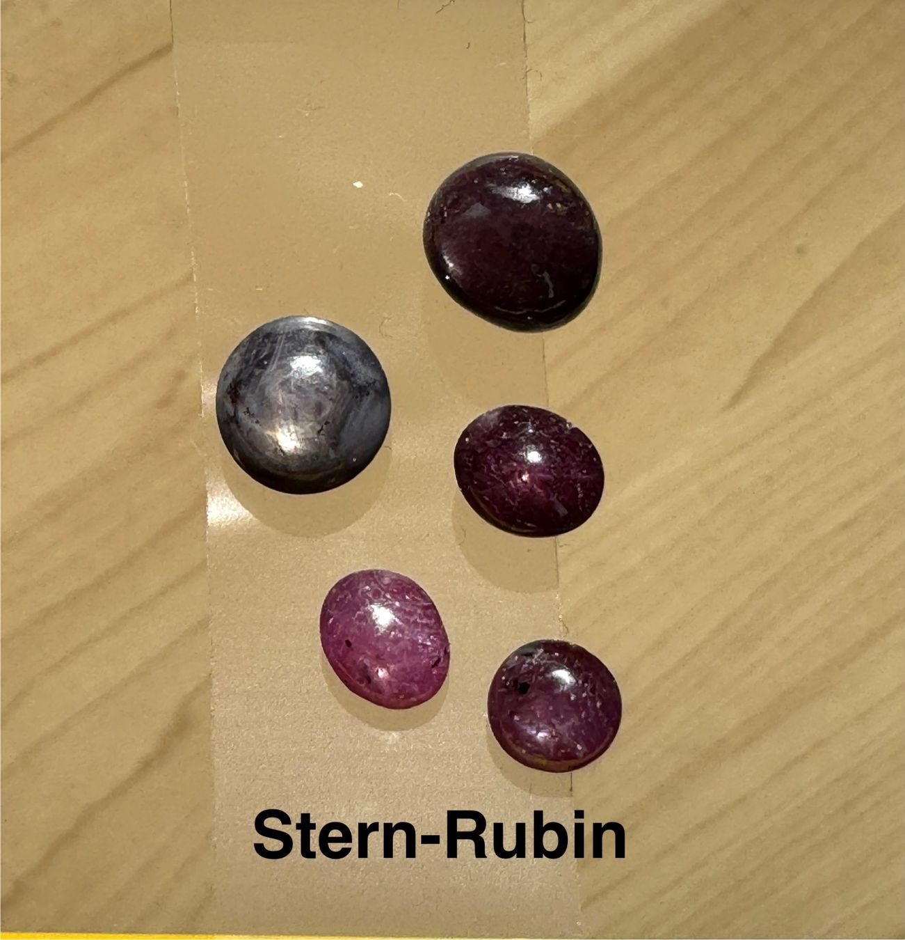 Pietre preziose: Stern Rubin 5 Cabochons wunderschön ECHT – Nuovo e nell'imballaggio originale da Leuggern venduto da gemshow