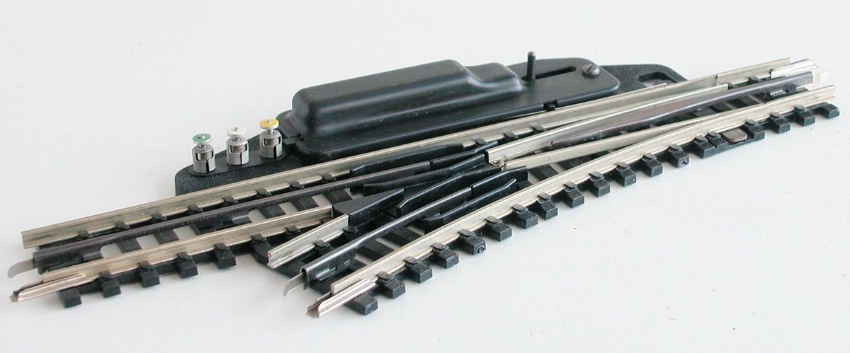 Trix Modelleisenbahnen: Trix Weiche links 4361 elektrisch Spur H0 – Gebraucht aus Oberwil BL von Klang