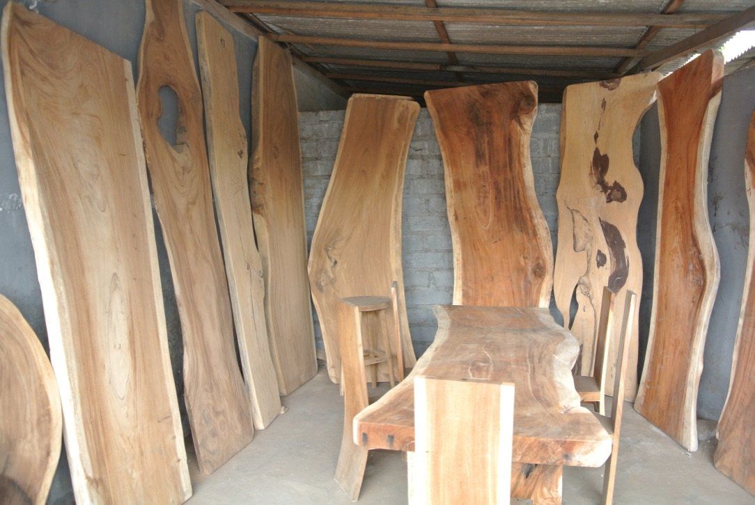 Tischset: Garnitur Sitzgruppe Tisch Stuhl Baumscheibentisch Suar Holz – Neu und originalverpackt aus Daisendorf von Wohn-Kult 9