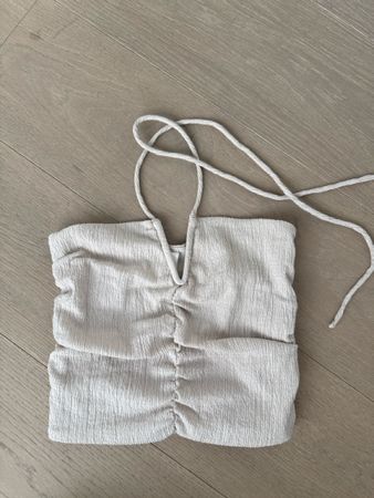 H&M Ruched Halter Top - Size S - Perfect for Summer!