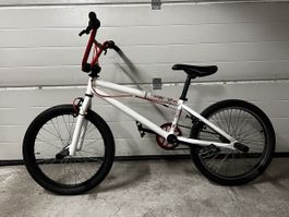 BMX Fahrrad weiss-rot, Top Zustand für Tricks im Frühling