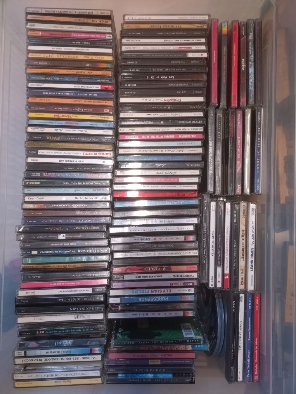 CD: Lot de CD divers+ cases – Usato da Farvagny-le-Grand venduto da LaCaverne