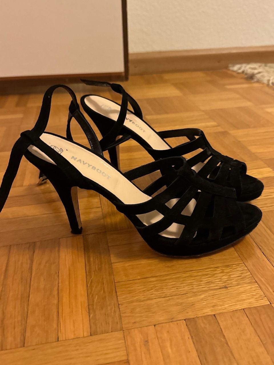 Navyboot Scarpe da donna: Heels Schwarz – Usato da Zürich venduto da nik_tw2j 2