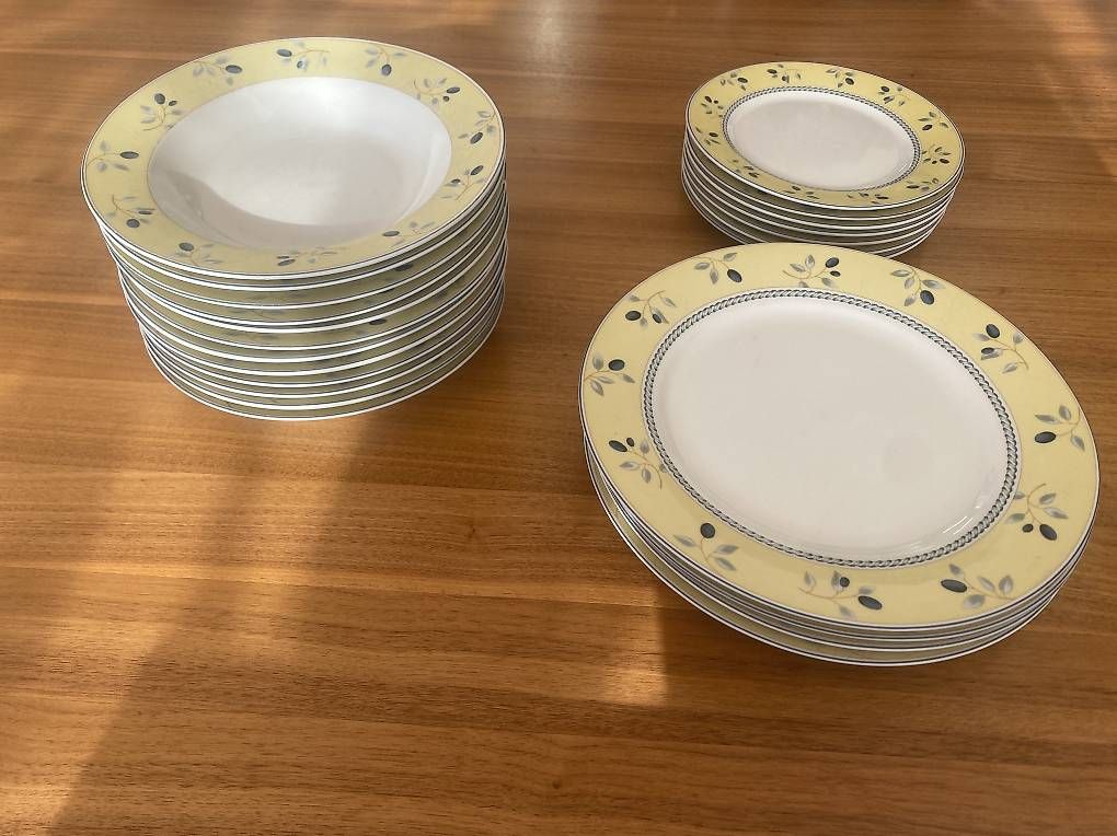Piatti: Assiettes vaisselle (set)  – Usato da Montreux venduto da dan_g5wm 1
