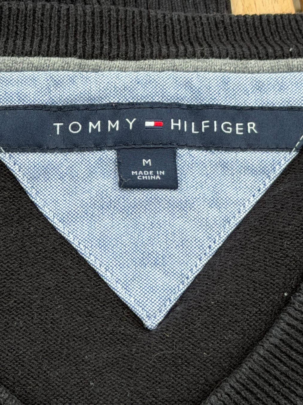Tommy Hilfiger Pullover & Sweatshirts: TOMMY HILFIGER Pullover schwarz – Gebraucht aus Volketswil von laszou 1