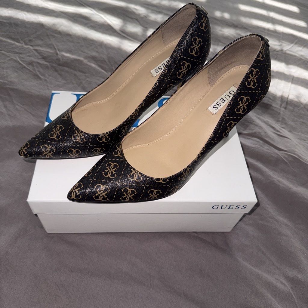 Guess Scarpe da donna: GUESS Pumps Gr. 40 – Usato da Dulliken venduto da alb_k8v7