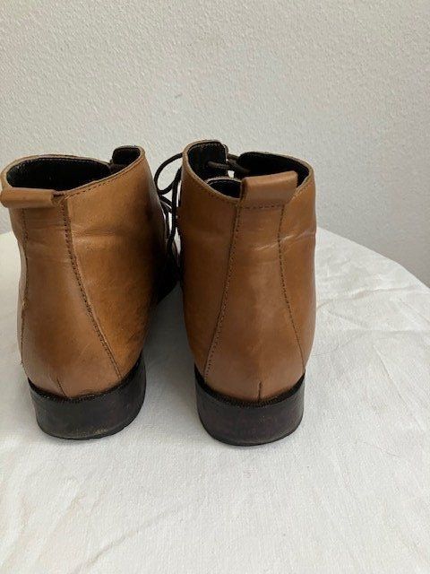 Scarpe da donna: Bottines en cuir marron clair - Taille 36 – Usato da Marin-Epagnier venduto da rchouchouu 1