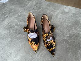 Damen Pumps schwarz gold Muster mit Schnalle neuwertig