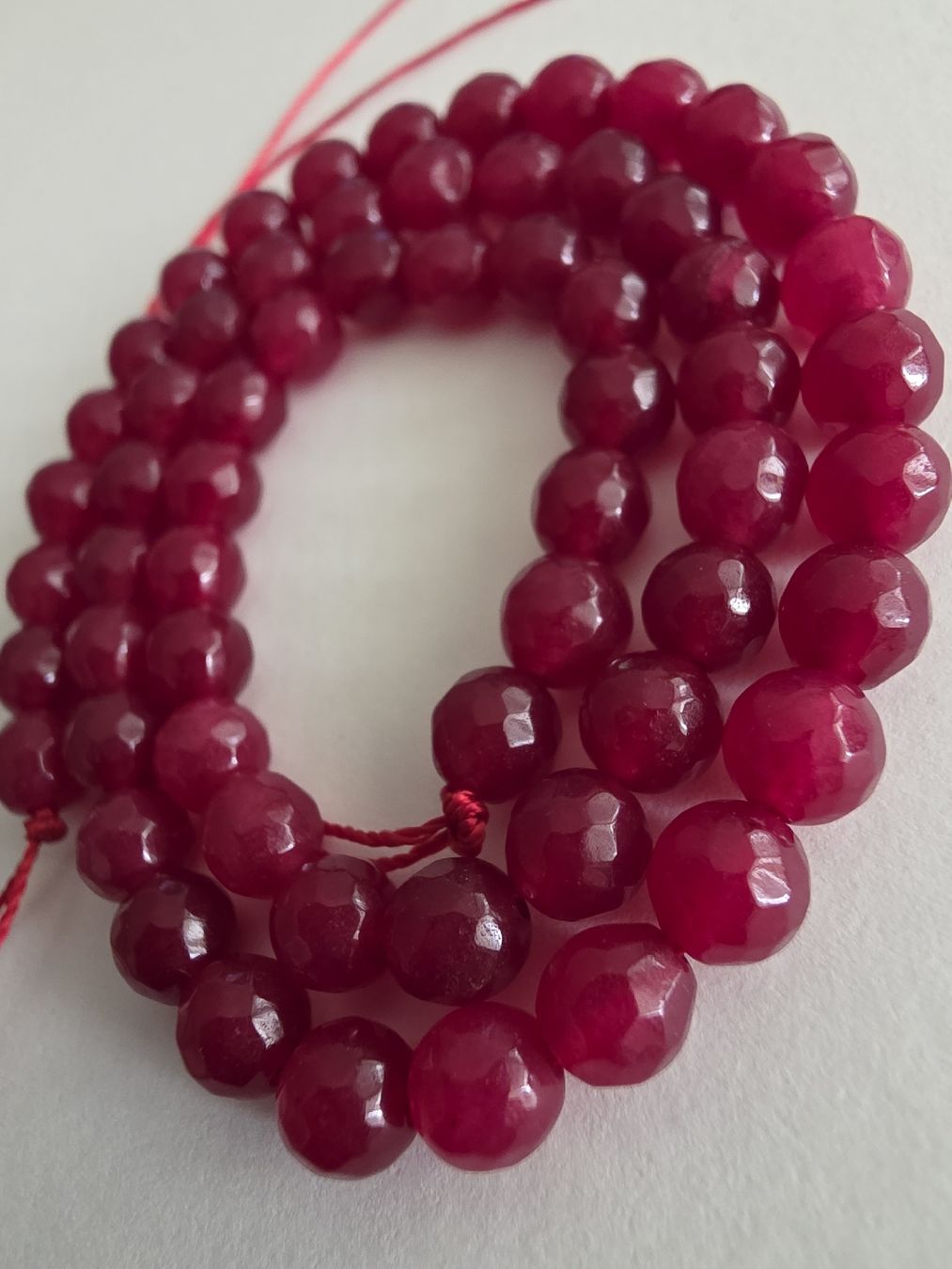 Minéraux & Lithothérapie: Chalcedon facettiert  Rubinrot 6mm. Strang – Neuf avec emballage d'origine à Menziken par Mirager 1
