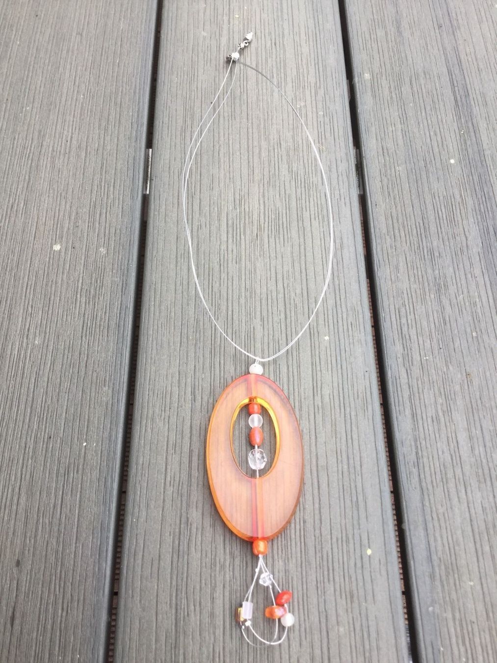 Ketten: Collier artisanal Perle orange plexi & perles de verres – Gebraucht aus Agiez von chouchanelle 2