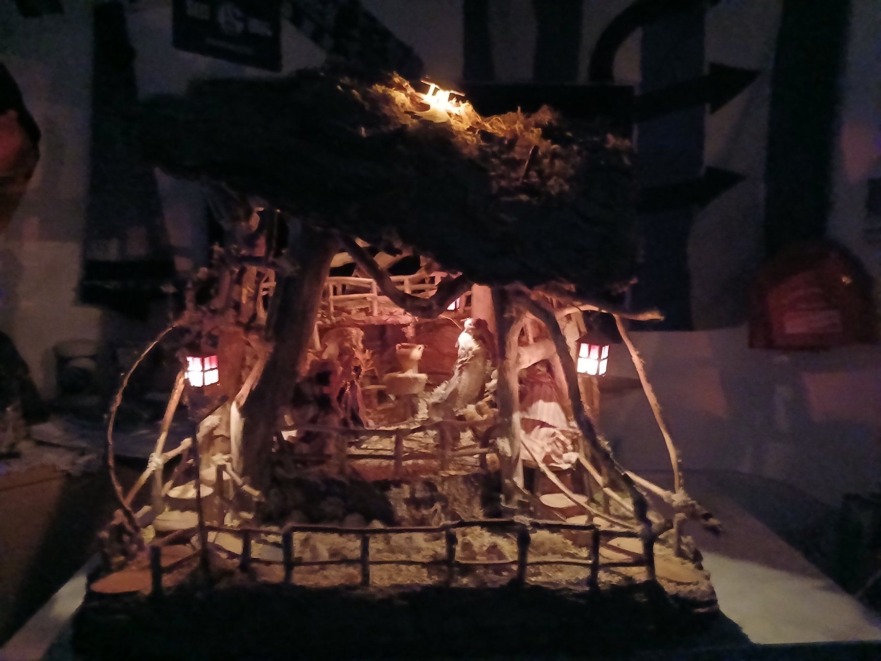 Articoli in legno: Weihnachtskrippe H 550 x B 550 x H 550 – Usato da Roggwil/BE venduto da S04hampi77