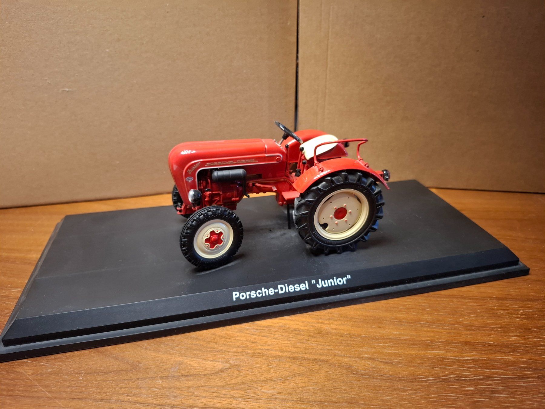 Porsche Modellini d'auto: Modell Traktor Porsche-Diesel Junior – Usato da Obernau venduto da Schmidip 1