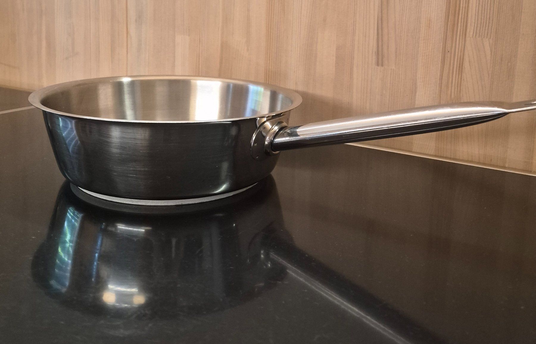 Padelle: Edelstahlpfanne 24 cm Durchmesser – Usato da Küssnacht am Rigi venduto da Hannibal06