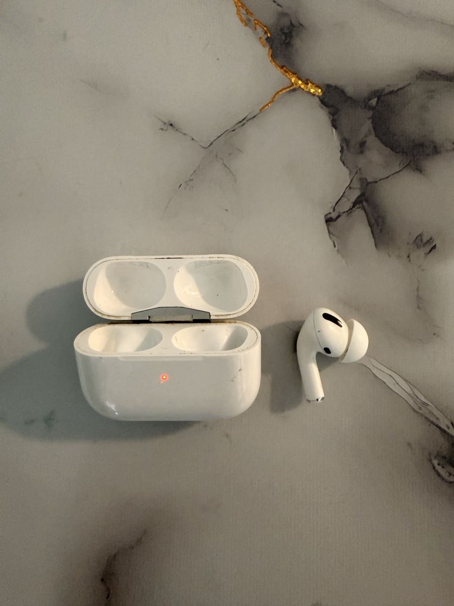 Apple Cuffie: Airpods Pro left – Usato da Massagno venduto da pokecoach 1