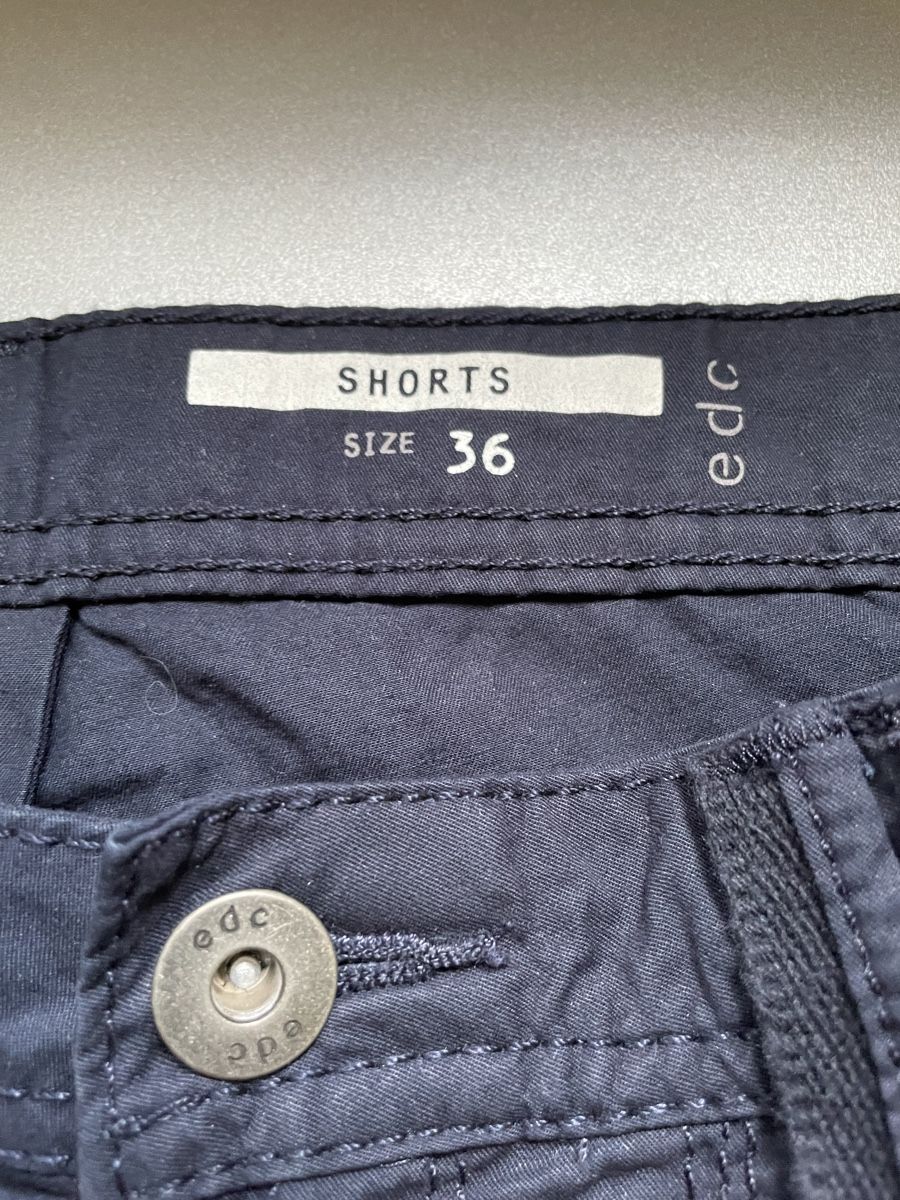 Esprit Pantaloni: Edc Esprit) Bermudas/Shorts 36 dunkelblau – Usato da Bertschikon Gossau venduto da kel_wf2y 5