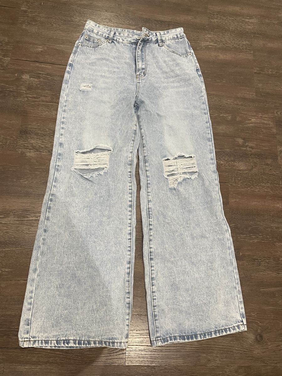 Shein Jeans: Damenjeans, hellblau, destroyed, Gr. L ab 4.- – Usato da Ennetaach venduto da Ustraessle
