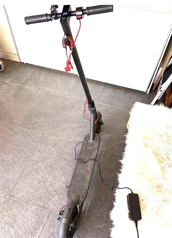 Kickboard: Xiaomi Mi Electric Scooter Pro – Usato da Choëx venduto da Xims 2