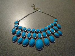 Kette mit drei Reihen, blauen Steine