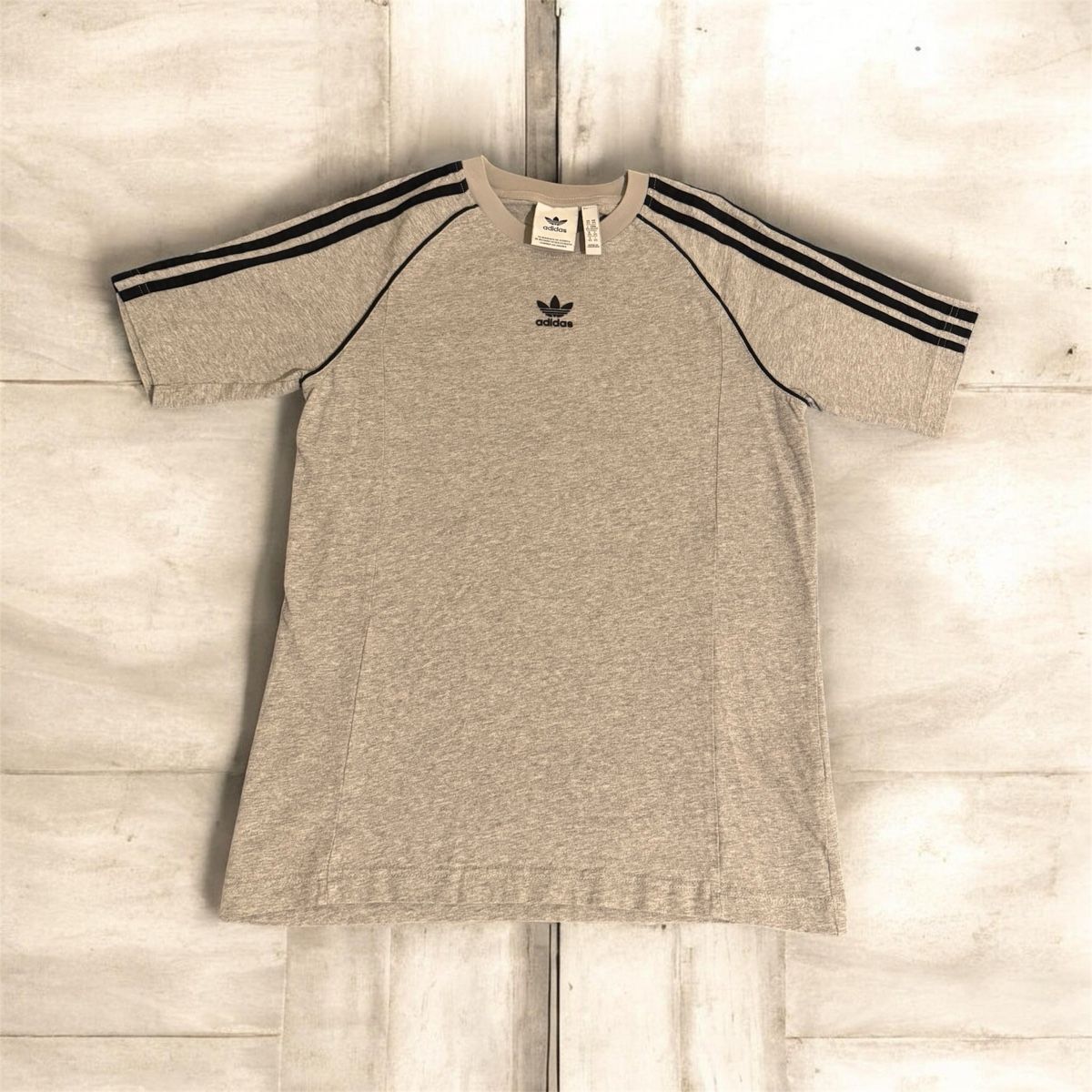 Adidas T-shirt: T-Shirt Adidas Original – Nuovo (secondo la descrizione) da Châtel-St-Denis venduto da Montclair_Swiss 1