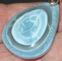 Anhänger L-7520 – Blauer Owyhee Augenopal Cabochon 30X23X7mm