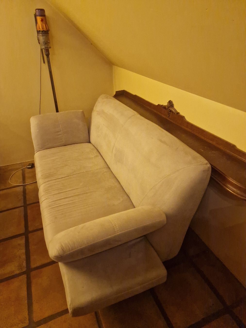 Sofas: Sofa hellgrau Wildleder 2-Sitzer gebraucht – D'occasion à unterengstringen par ale_6qdp 1