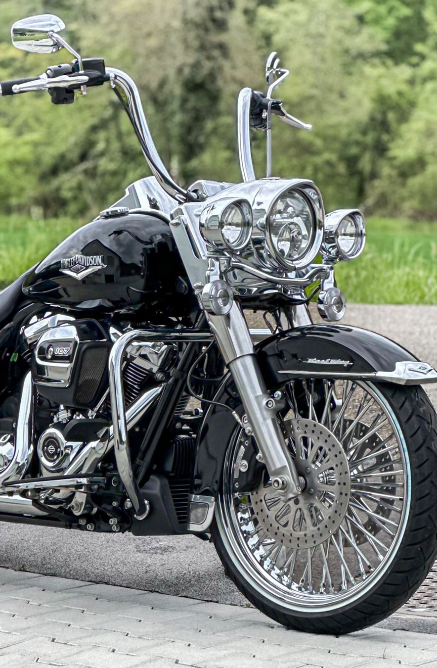 Harley-Davidson Strasse: HARLEY-DAVIDSON FLHR Road King 107 – Gebraucht aus Bülach von morbrothers