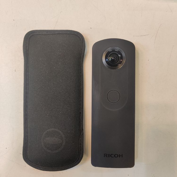 360° Kamera Ricoh Theta mit Hülle für Urlaubsfotos 1