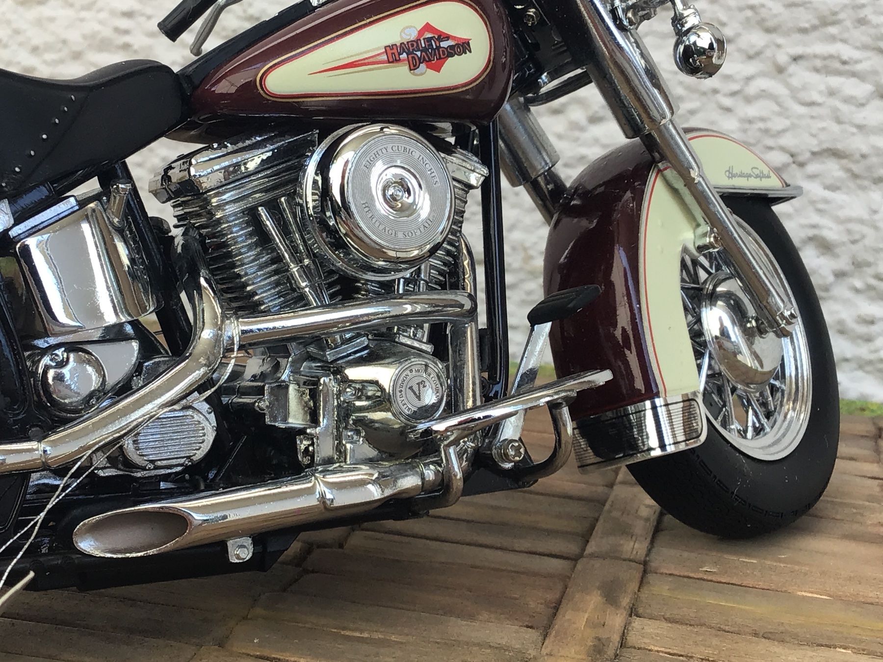 Franklin Mint Kit di modellismo & Modellini statici: Harley Davidson Heritage Softail, Massstab 1:10 – Nuovo e nell'imballaggio originale da Männedorf venduto da Modell-Spezialisten 4