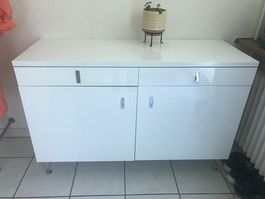 Weisses elegantes Hochglanz-Sideboard, 120 cm breit