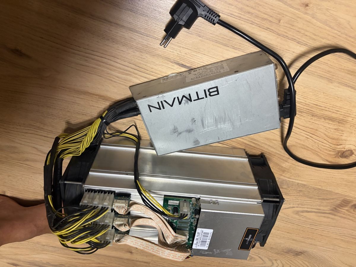 Coin Miner: Antminer s9 13.5 T mit Braiins OS+ – D'occasion à Felben-Wellhausen par mar_9zlk 1