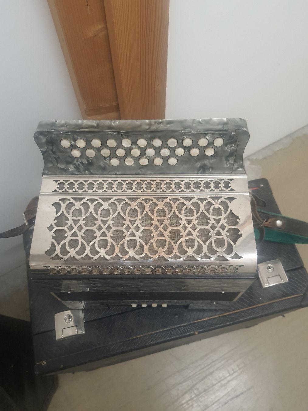 Instruments de musique: accordéon Nussbaumer 8 basses...  – D'occasion à Pont-de-la-Morge par Mirabelle0 3
