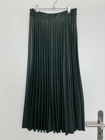 Stradivarius Plisseerock Kunstleder Grün XS