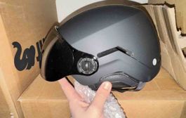 Skihelm Unisex schwarz Grösse L neuwertiger Zustand