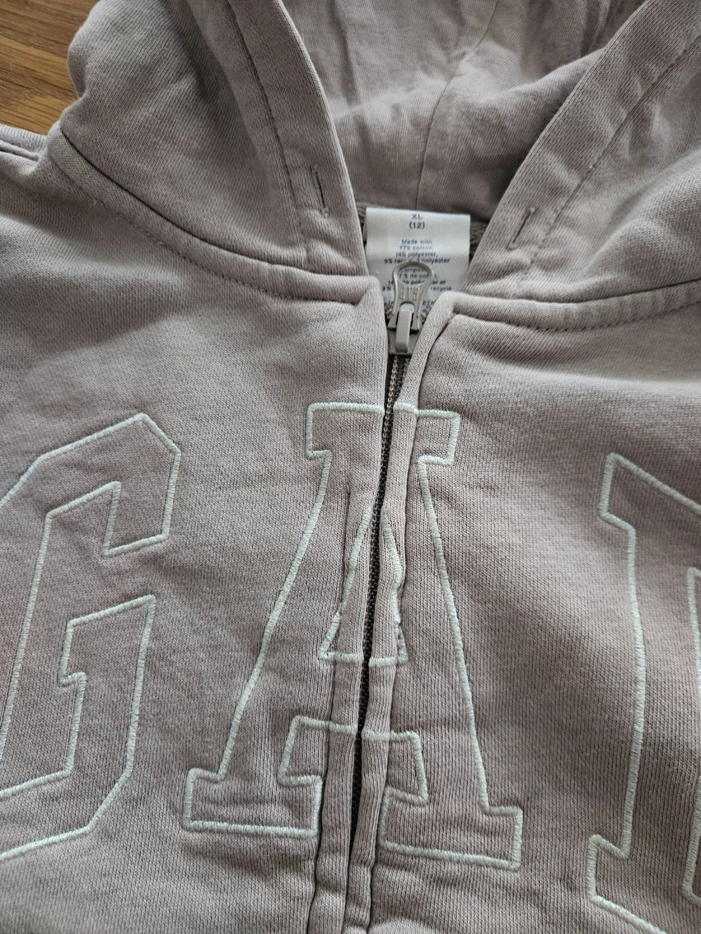 Gap Lotti & Set di vestiti: GAP Jogginganzug beige Gr. 146-152 – Usato da Engelburg venduto da ynnoc19 1