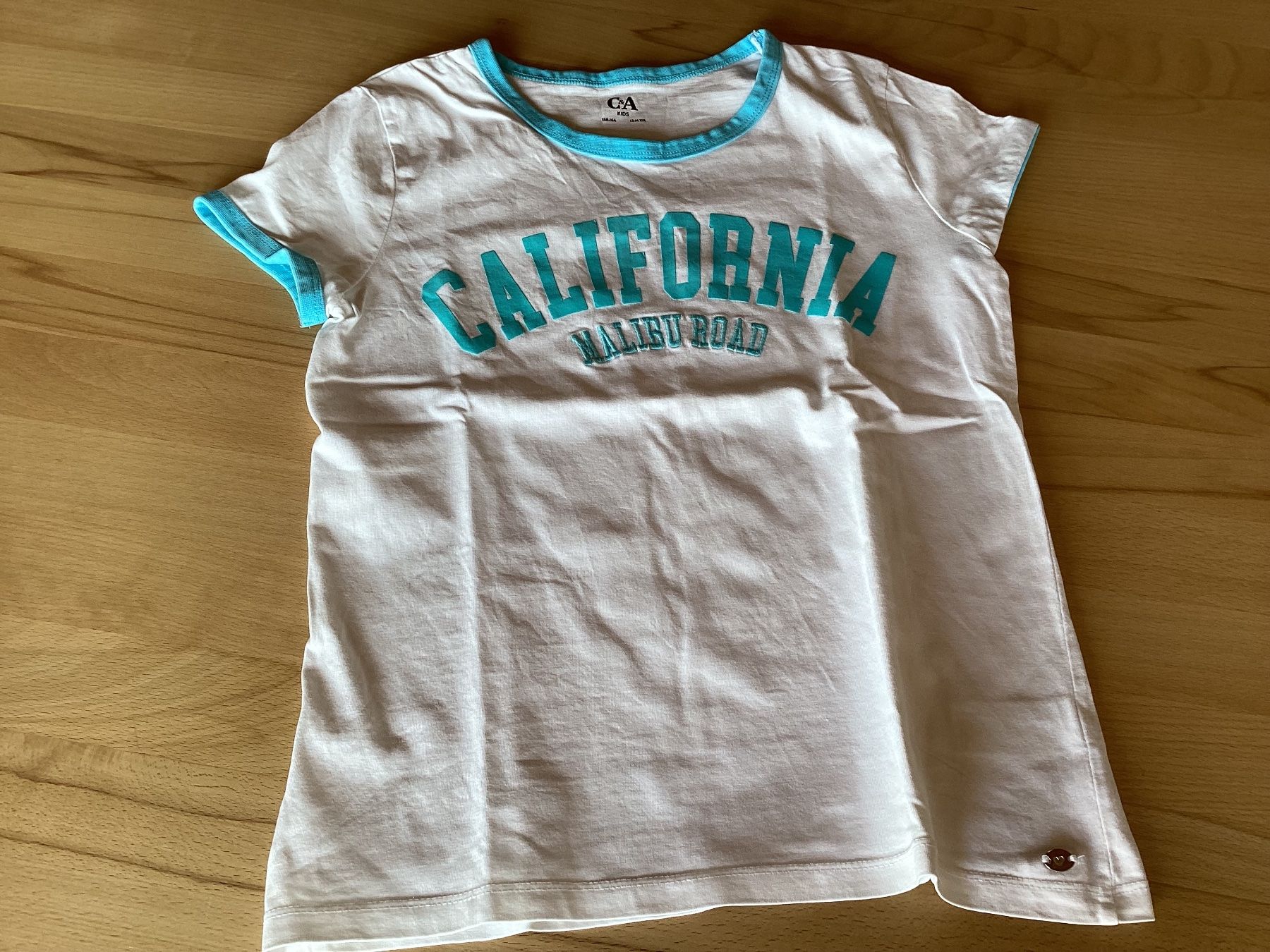 C&A Blusen, T-Shirts & Tops: T-Shirt California, Gr. 146 – Gebraucht aus Schinznach Dorf von Balz1968